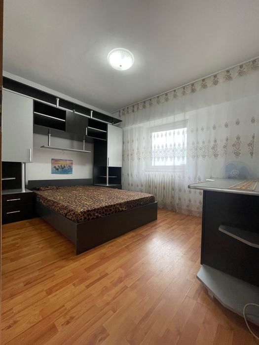 Închiriez ap 3 camere