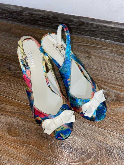 Продам НОВЫЕ босоножки