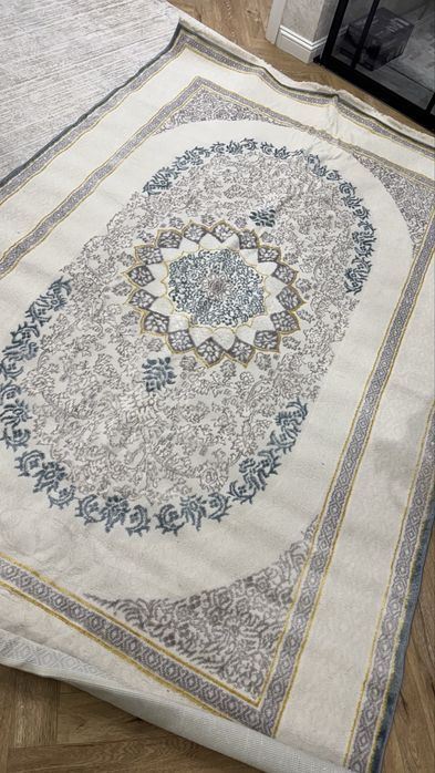 Ковер новый, светлый