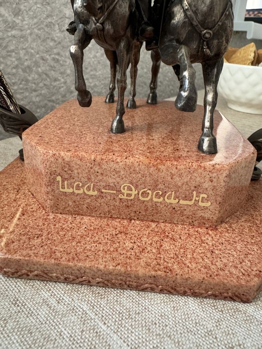 Настольный сувенир