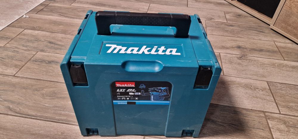 Акумулаторен перфоратор MAKITA DHR243
