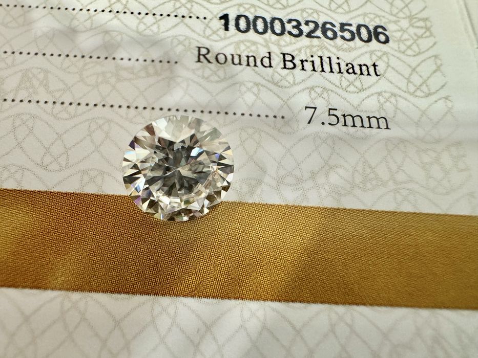 Диамант 1.5 карата , мойсанит, за бижу и подарък