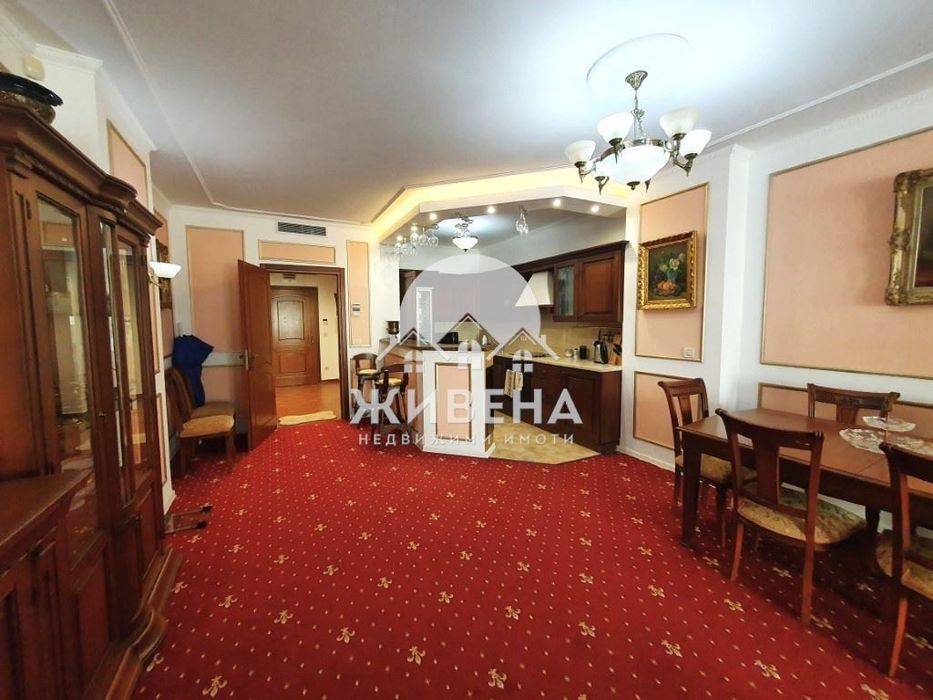 Продава луксозен 3-стаен апартамент, к.к.Слънчев ден, първа линия