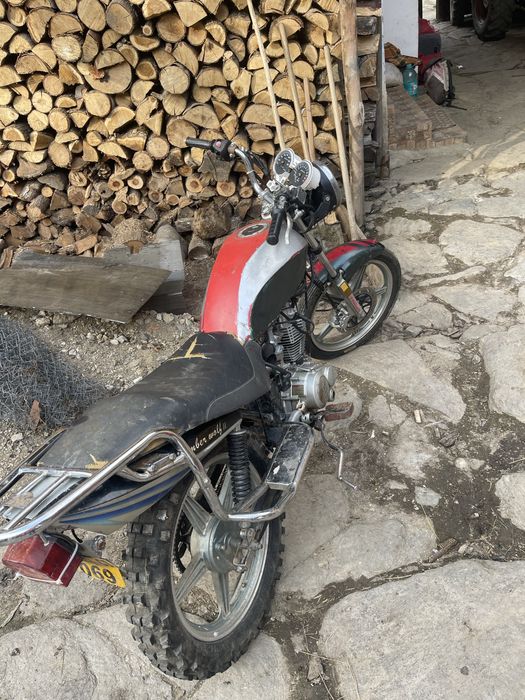 Vand motocicleta defectă 125 500 lei