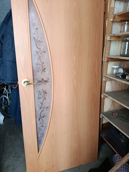 Двери межкомнатные б/у