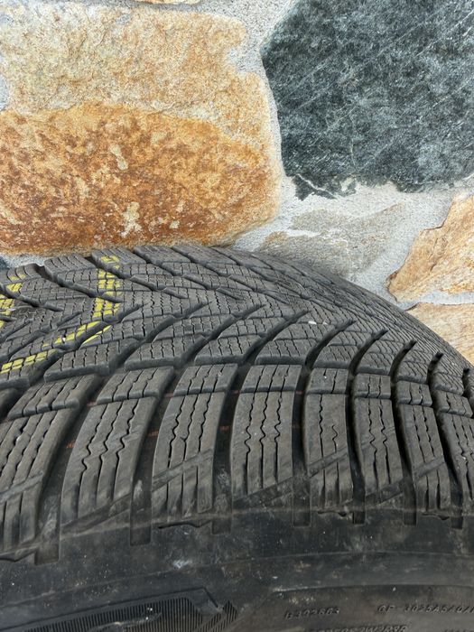 235/45/18 зимни GoodYear ultragrip performace 3