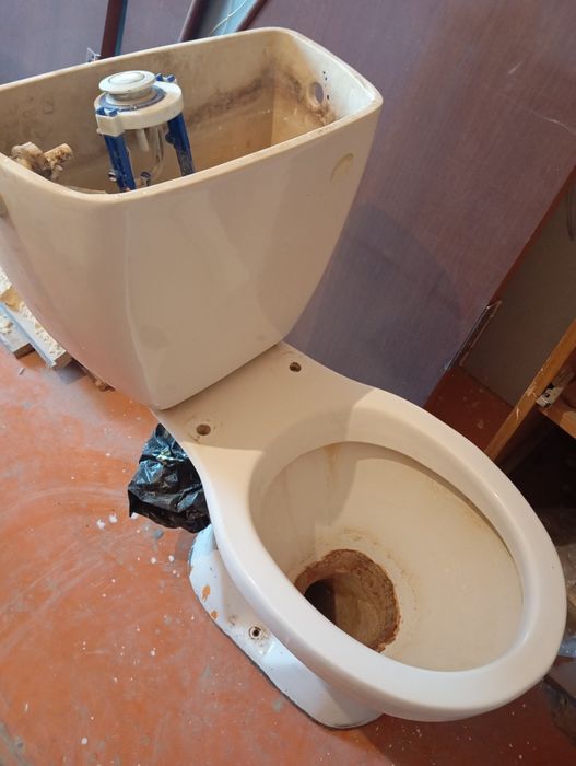 Унитаз срочно продам