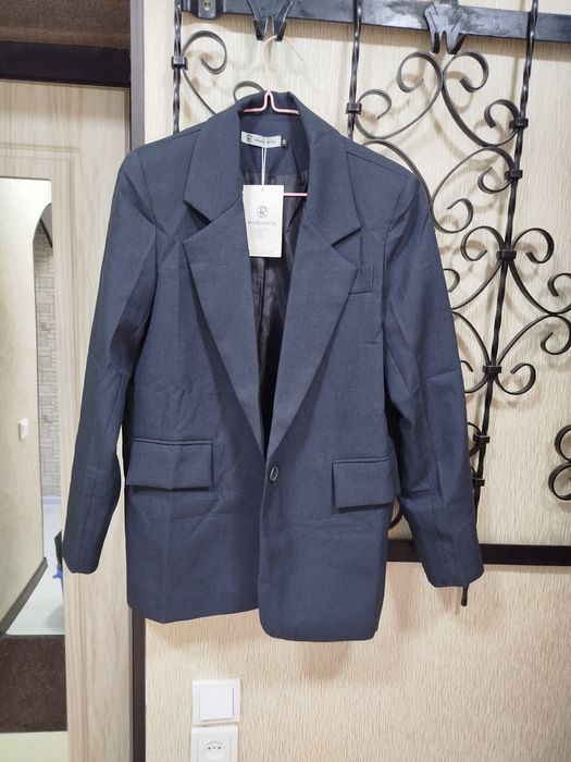 Шикарный итальянский пиджак новый оверсайз плотный  подойдёт подо всё