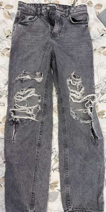 Нови сиви дънки.