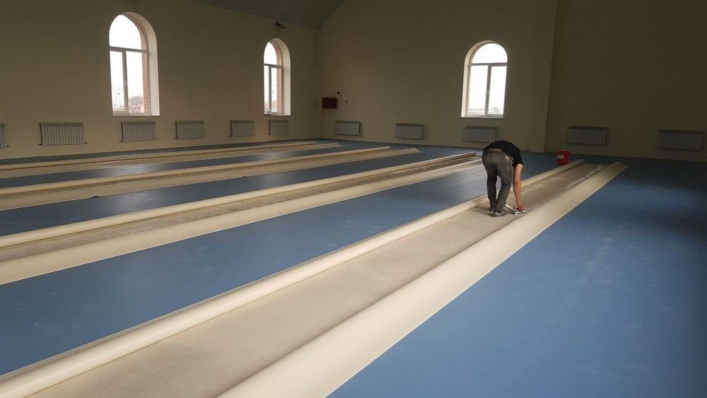 Укладка Линолеума спортивного ПВХ покрытия Регупола - Cтроительные ...