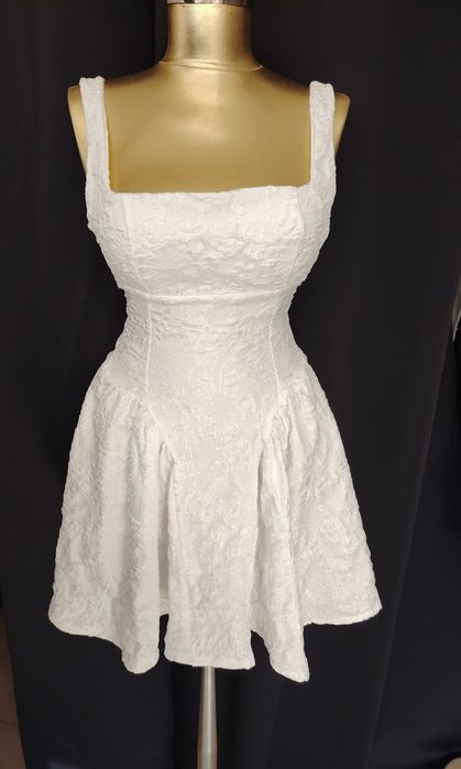 Бяла  парти рокля