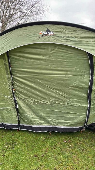 голяма палатка за къмпинг