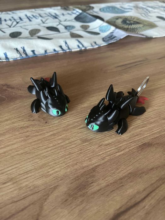 Breloc Dragon Flexi Toothless – Mini Dragon Articulat, Tipărit 3D