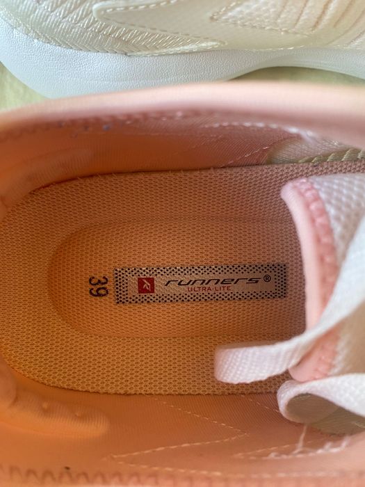 Бели маратонки Runners