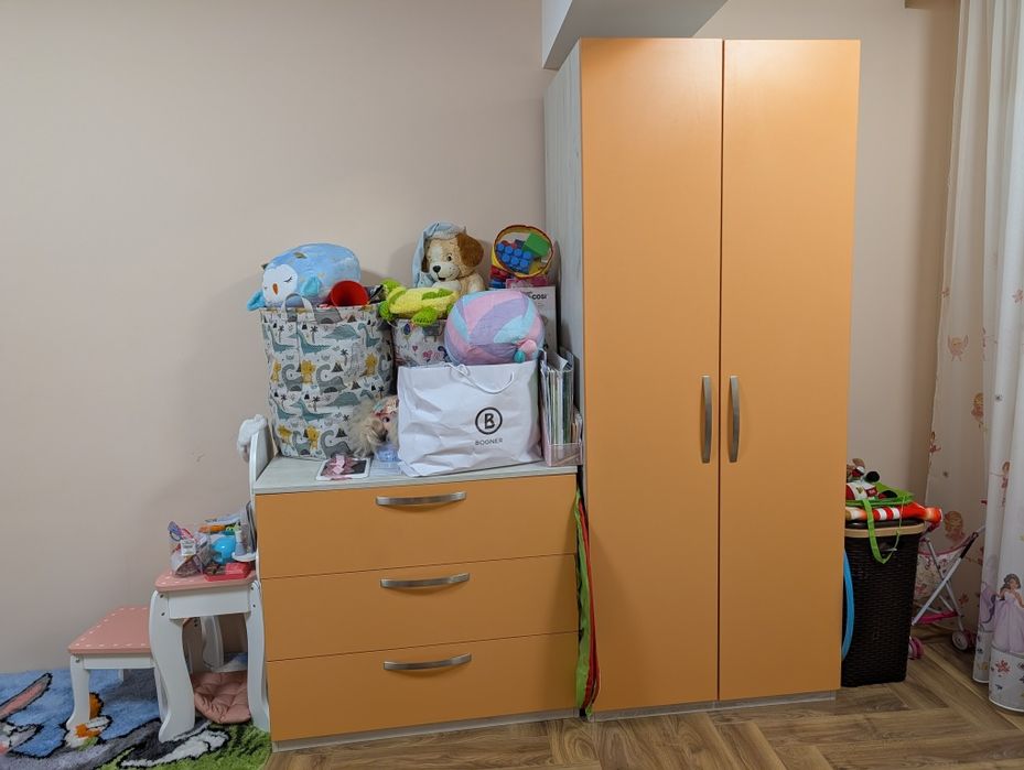 Гардероби 2 бр и скрин 1 бр.   300 евро