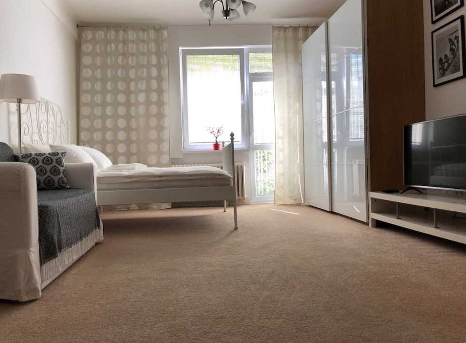 Дава се под наем Едностаен апартамент в Пловдив, Младежки Хълм - 38 кв.м за 183.6 € - Снимка #2