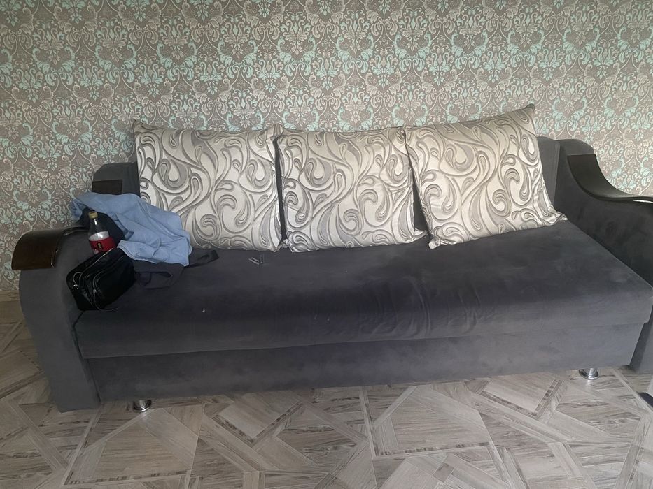 Продам диван для гостиной