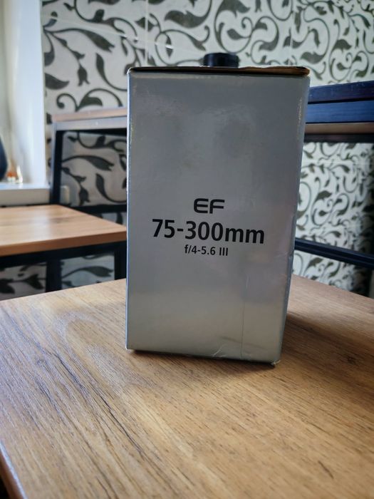 Объектив Canon EF 75-300mm f/4-5.6 III