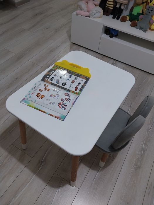 Детский стол с мягким стульчиком