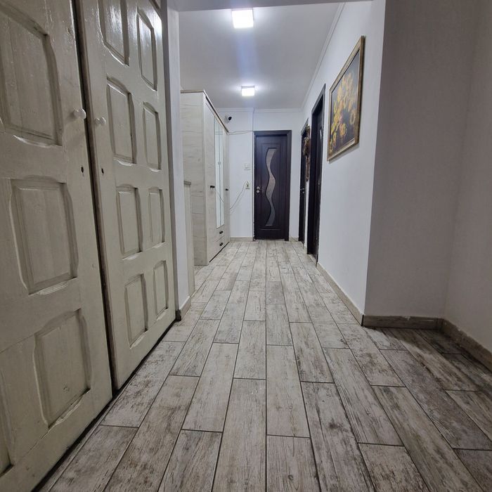 Apartament 3 camere /  centrala / geam la baie -  Zona SUD