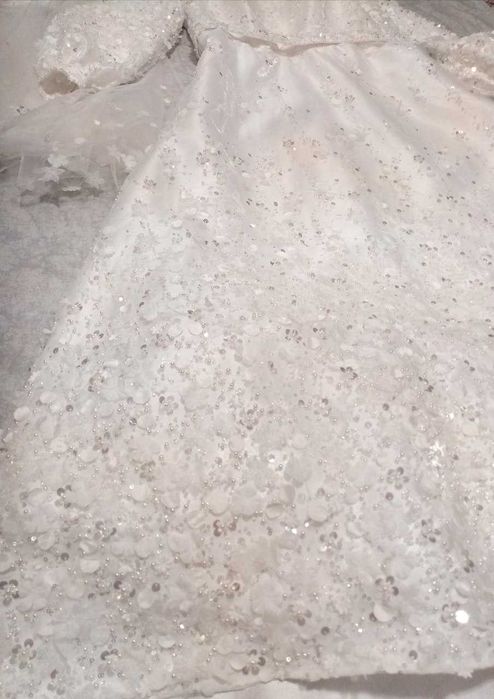 Келин куйнек сотилади. Арзонлади 1 млн сум