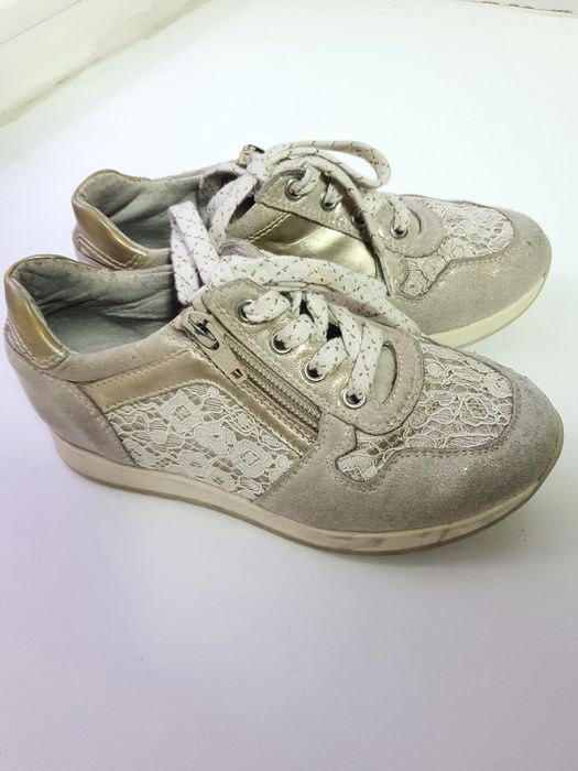 Продам детские сникерсы