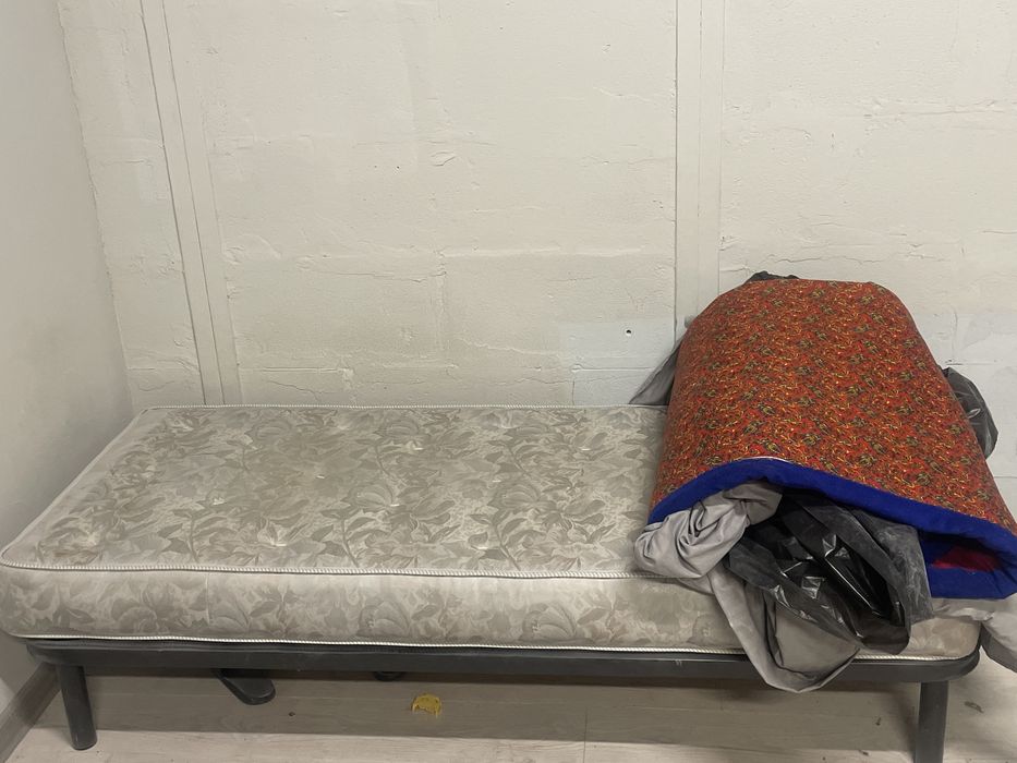 Продается Кровать с матрасом