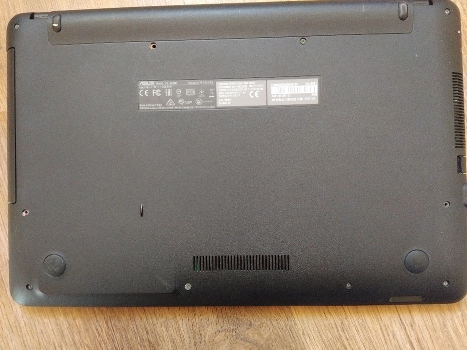 Лаптоп asus vivoBook Max