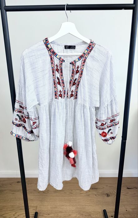 ZARA бродирана рокля