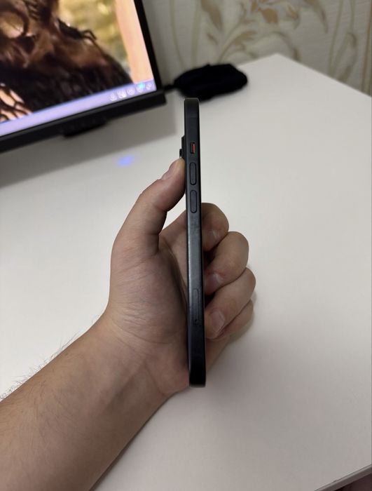 Продам Iphone 15 256gb