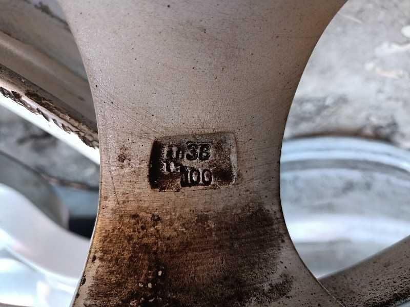 Продам оригинальные легкосплавные диски