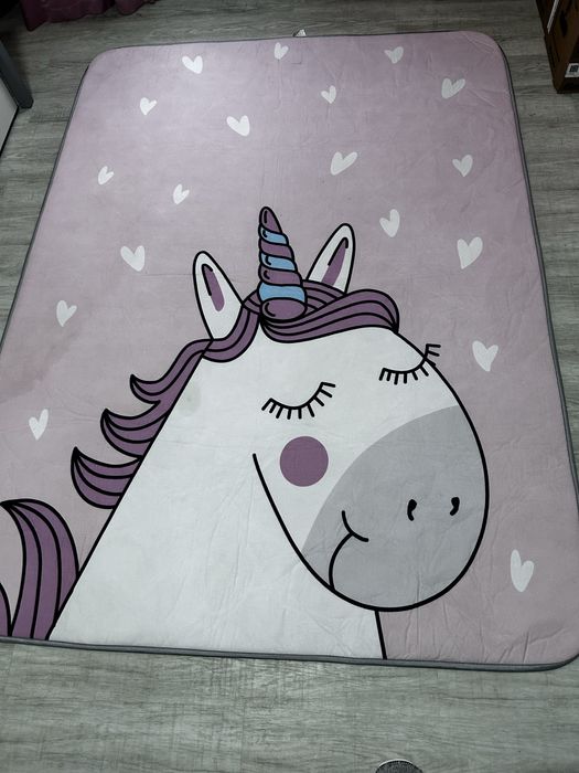 Продам коврик 1,5*2 м розовый в детскую