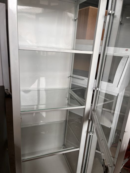 Медицинский шкаф