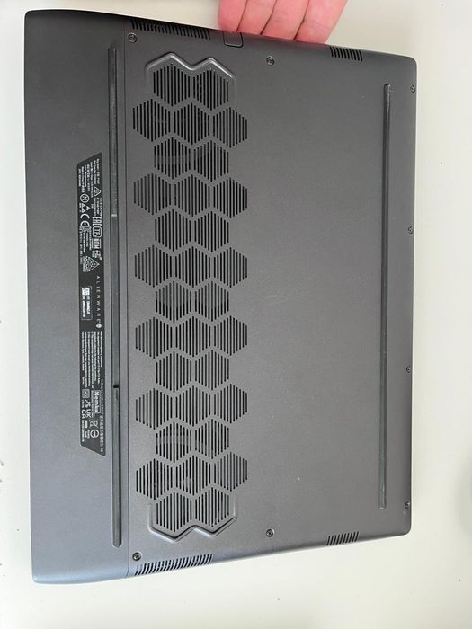 Продам ноутбук Alienware m15 R5