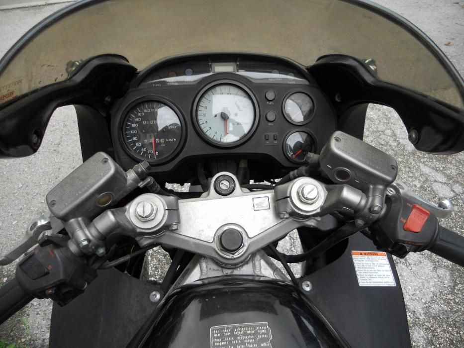 На части Honda Vfr 750 на части Хонда Вфр 750