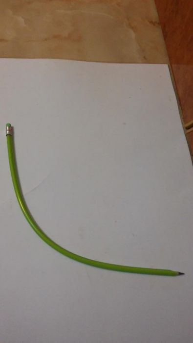 Vand creioane flexibile cu radiera