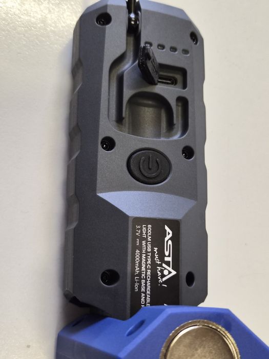 Lanterna led acu mare.Rezista impact+apa+ulei-antigel lumina 600LM
