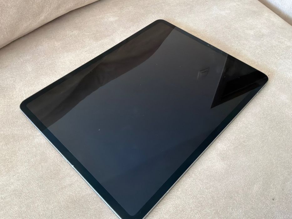 Vând iPad Pro 2018 (Wi-Fi), 64 GB, împreună cu Apple Pencil 2