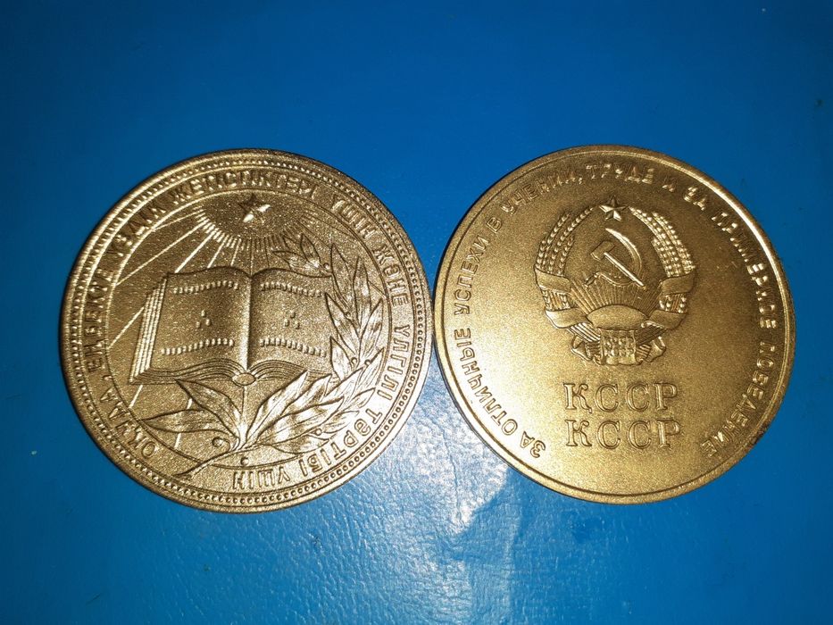 Продам школьным медали