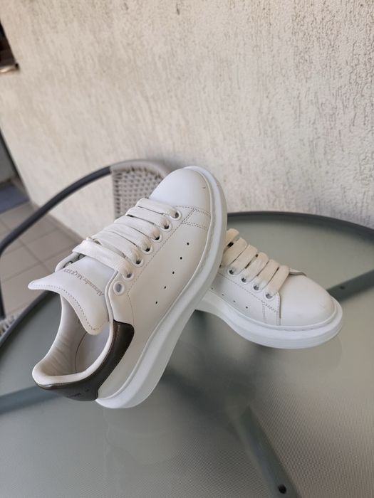 Vand adidasi Alexander McQueen