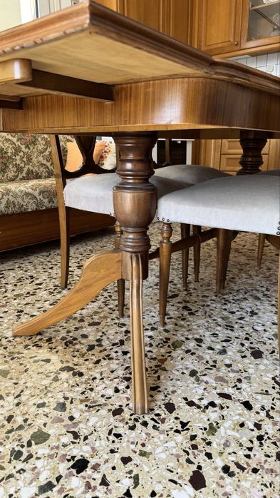 Класическа трапезна маса със столове - масив