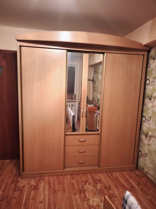 Продам шкаф срочно