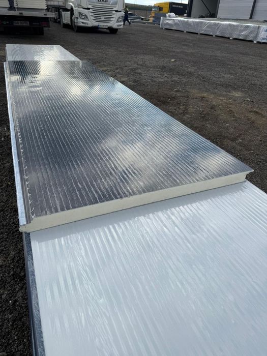 Panouri sandwich termoizolante 4/6cm.