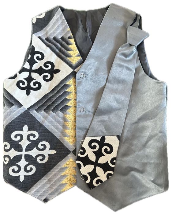 Продаётся детский жилет с галстуком