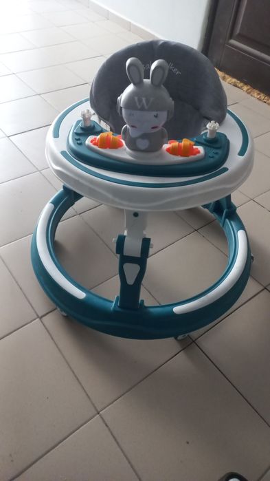 Ходунок и кармячи стол