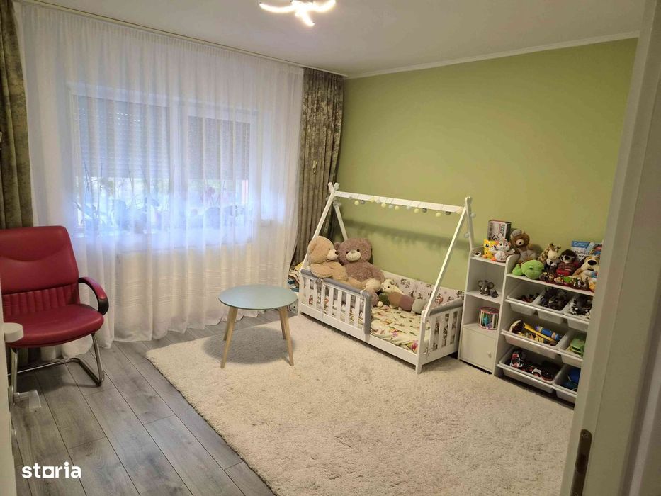 De vânzare, Apartament 4 camere,  Micro 17, Satu Mare