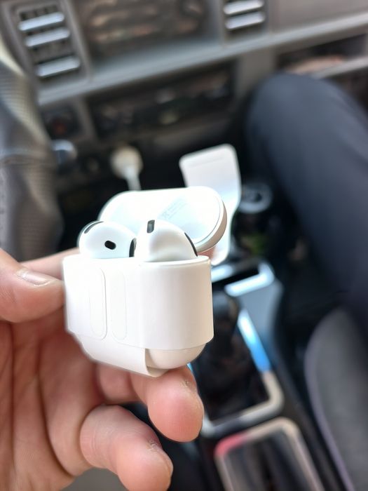 AirPods 4 с шумоподавлением