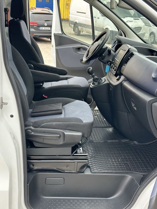 Vand Opel Vivaro,2017,euro 6,import Olanda,carte service la zi,led