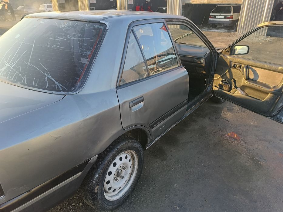 Мазда 323 на ходу
