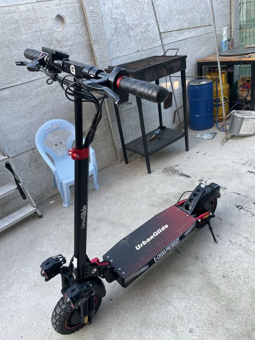 Vînd trotinetă puternică cu două motoare.